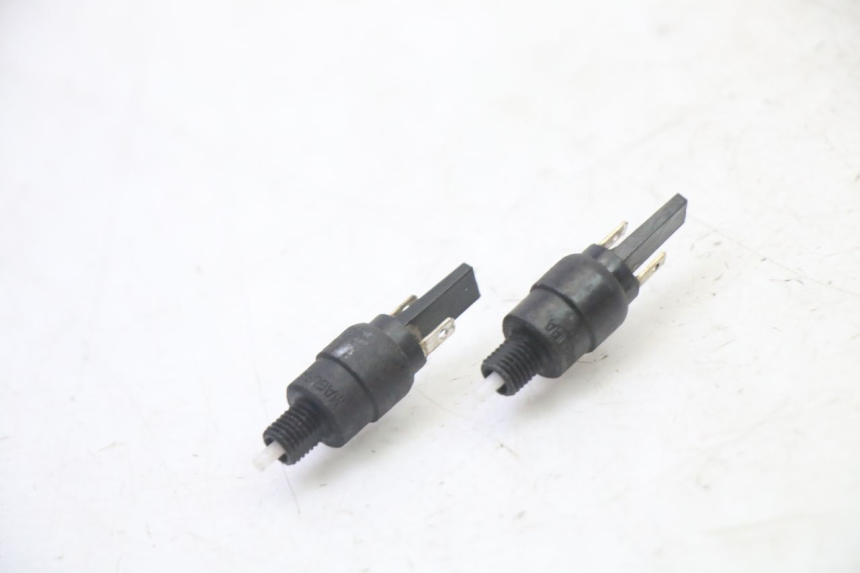 photo de INTERRUPTOR DE LUZ DE FRENO PIAGGIO MP3 RL 250 (2006 - 2010) - Detalle de la pieza