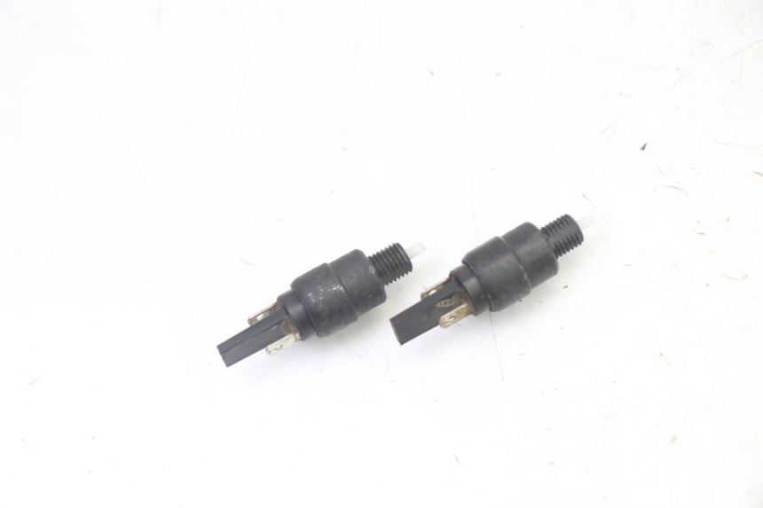 photo de INTERRUPTOR DE LUZ DE FRENO PIAGGIO MP3 RL 250 (2006 - 2010) - Zoom estado de uso