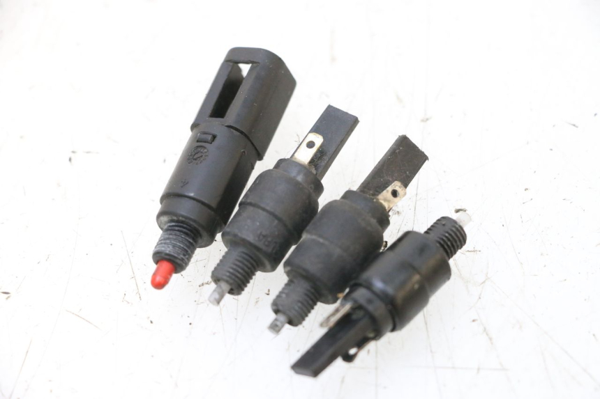 photo de INTERRUPTOR DE LUZ DE FRENO PIAGGIO MP3 RL 250 (2006 - 2010) - Vista principal