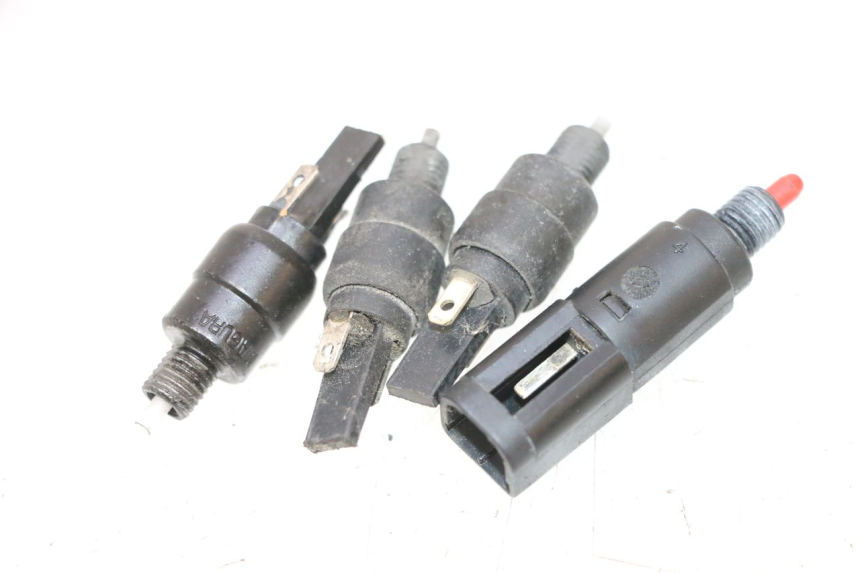 photo de INTERRUPTOR DE LUZ DE FRENO PIAGGIO MP3 RL 250 (2006 - 2010) - Detalle de la pieza