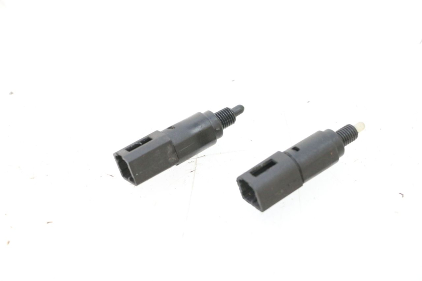 photo de INTERRUPTOR DE LUZ DE FRENO PIAGGIO MP3 125 (2006 - 2014) - Detalle de la pieza