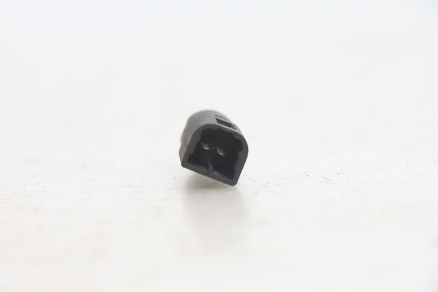 photo de LUZ FRENO INTERRUPTOR PIAGGIO MP3 500 (2016 - 2018) - Otra perspectiva