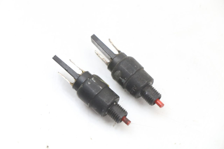 photo de INTERRUPTOR DE LUZ DE FRENO PIAGGIO NEW TYPHOON 50 (2018 - 2021) - Zoom estado de uso