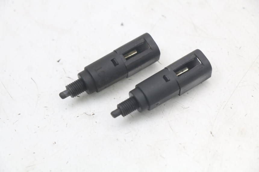 photo de LUZ FRENO INTERRUPTOR PIAGGIO NEW TYPHOON 50 (2010 - 2017) - Detalle de la pieza