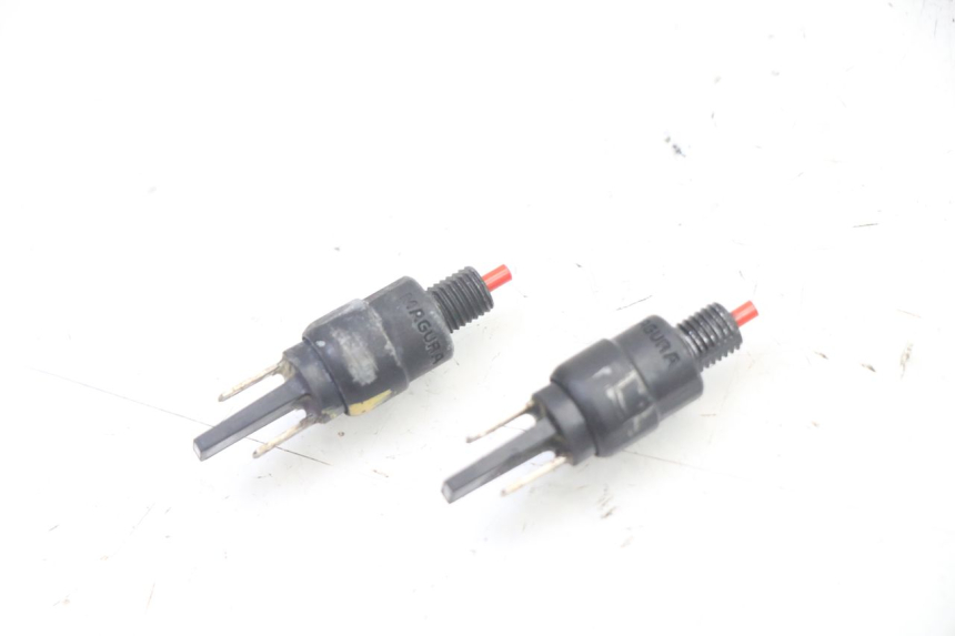 photo de INTERRUPTOR DE LUZ DE FRENO PIAGGIO NEW TYPHOON 50 (2018 - 2021) - Zoom estado de uso