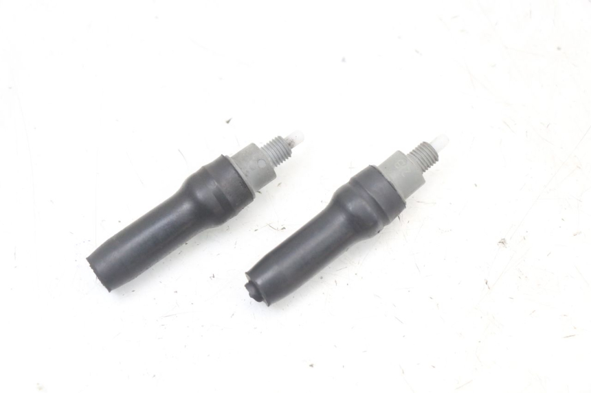 photo de INTERRUPTOR DE LUZ DE FRENO PEUGEOT ELYSTAR 50 (2002 - 2014) - Zoom estado de uso