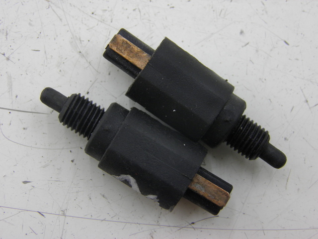 photo de LUZ FRENO INTERRUPTOR PIAGGIO BEVERLY 125 (1998 - 2005) - Vista principal