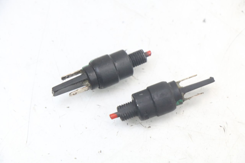 photo de LUZ FRENO INTERRUPTOR PIAGGIO LIBERTY IGET 4T 50 (2021 - 2025) - Detalle de la pieza