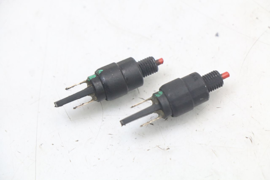 photo de LUZ FRENO INTERRUPTOR PIAGGIO LIBERTY IGET 4T 50 (2021 - 2025) - Zoom estado de uso