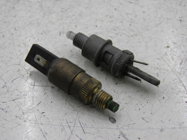 photo de LUZ FRENO INTERRUPTOR PIAGGIO LX 125 (1998 - 2000) - Vista principal