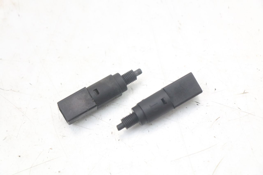 photo de LUZ FRENO INTERRUPTOR PIAGGIO NEW TYPHOON 50 (2010 - 2017) - Zoom estado de uso