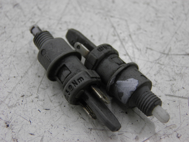 photo de LUZ FRENO INTERRUPTOR PIAGGIO TYPHOON 50 (2000 - 2009) - Vista principal