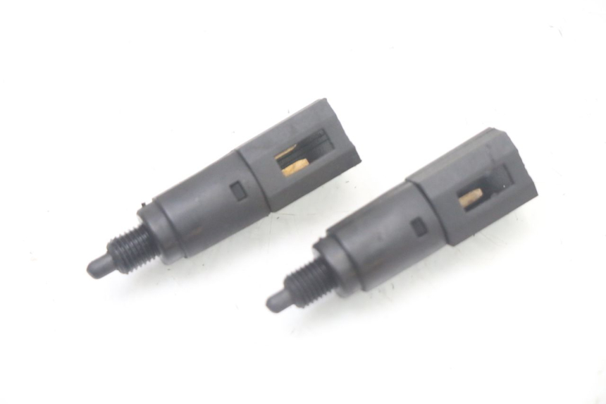 photo de LUZ FRENO INTERRUPTOR PIAGGIO VESPA GRANTURISMO 125 (2003 - 2007) - Vista principal