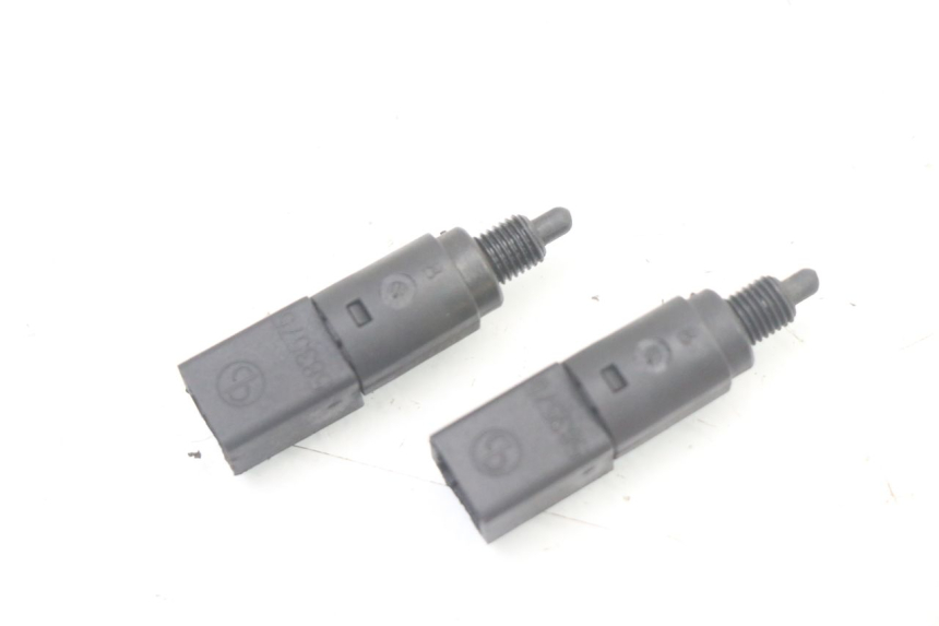 photo de LUZ FRENO INTERRUPTOR PIAGGIO VESPA GRANTURISMO 125 (2003 - 2007) - Zoom estado de uso