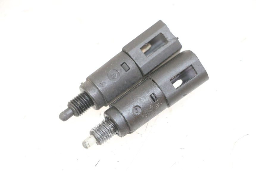 photo de LUZ FRENO INTERRUPTOR PIAGGIO VESPA GRANTURISMO 200 (2004 - 2005) - Vista principal