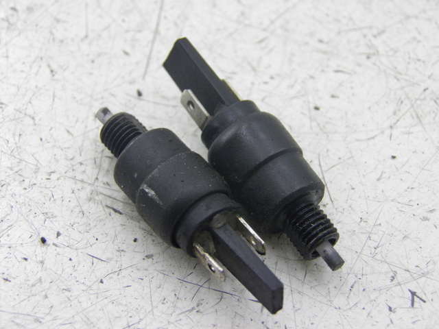 photo de INTERRUPTOR DE LUZ DE FRENO PIAGGIO X7 125 (2007 - 2013) - Vista principal