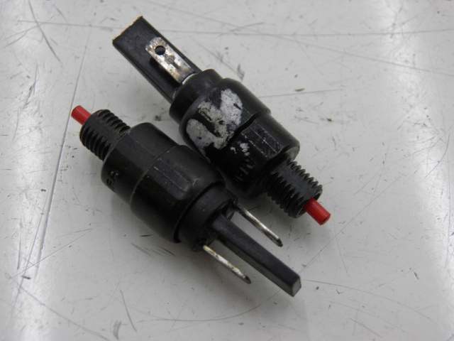 photo de LUZ FRENO INTERRUPTOR PIAGGIO XEVO - X EVO 125 (2010 - 2015) - Vista principal