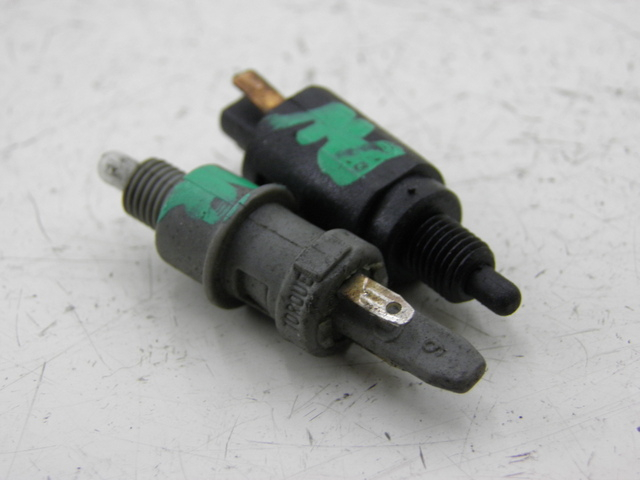 photo de LUZ FRENO INTERRUPTOR PIAGGIO ZIP 4T 50 (2001 - 2008) - Detalle de la pieza