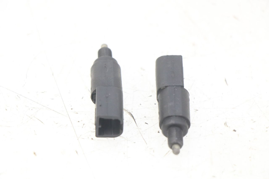 photo de LUZ FRENO INTERRUPTOR GILERA RUNNER SP 50 (2009 - 2017) - Detalle de la pieza