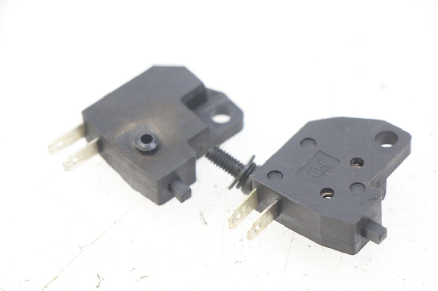photo de CONTACTOR DE LUZ DE FRENO LVNENG S5 1 (2019 - 2023) - Detalle de la pieza