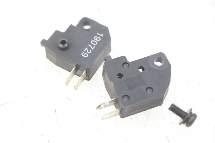 photo de CONTACTOR DE LUZ DE FRENO LVNENG S5 1 (2019 - 2023) - Otra perspectiva