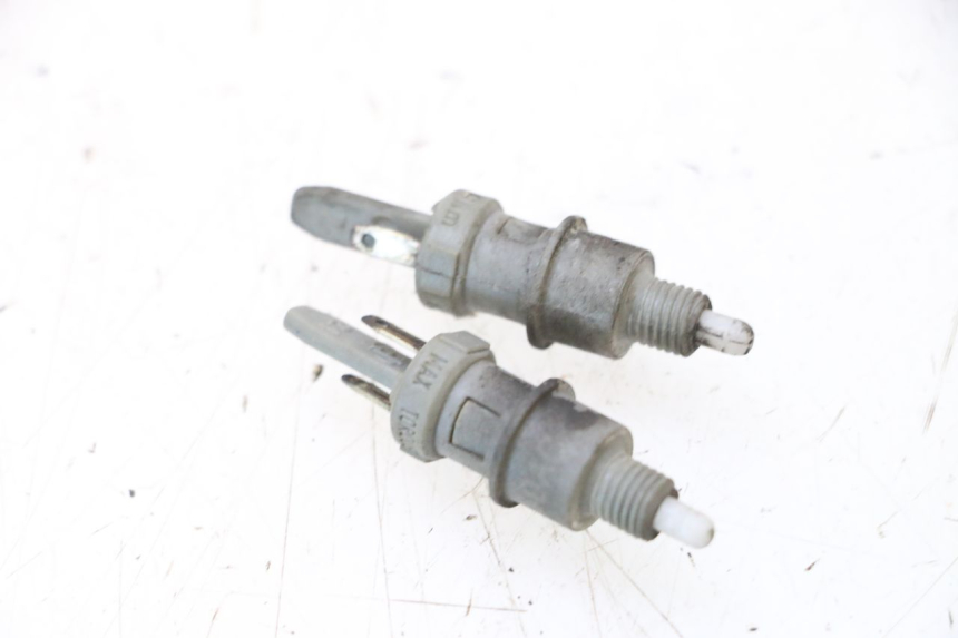 photo de LUZ FRENO INTERRUPTOR PEUGEOT SATELIS COMPRESSOR K15 125 (2006 - 2009) - Vista principal