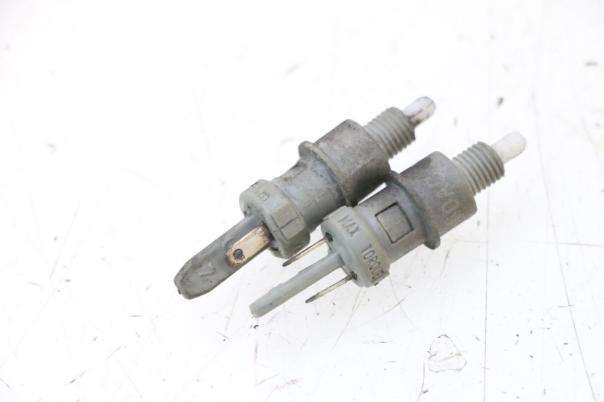 photo de LUZ FRENO INTERRUPTOR PEUGEOT SATELIS COMPRESSOR K15 125 (2006 - 2009) - Detalle de la pieza