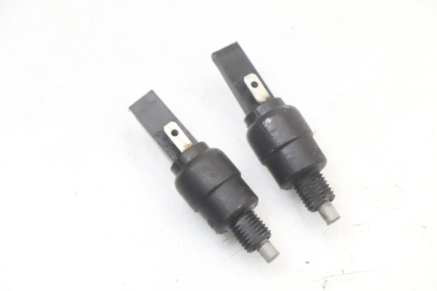 photo de LUZ FRENO INTERRUPTOR APRILIA SCARABEO GT 125 (1999 - 2007) - Detalle de la pieza