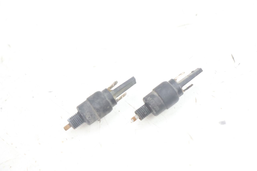 photo de LUZ FRENO INTERRUPTOR APRILIA SCARABEO GT 125 (1999 - 2007) - Vista principal