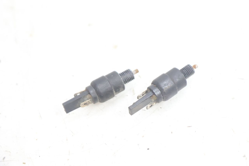 photo de LUZ FRENO INTERRUPTOR APRILIA SCARABEO GT 125 (1999 - 2007) - Detalle de la pieza