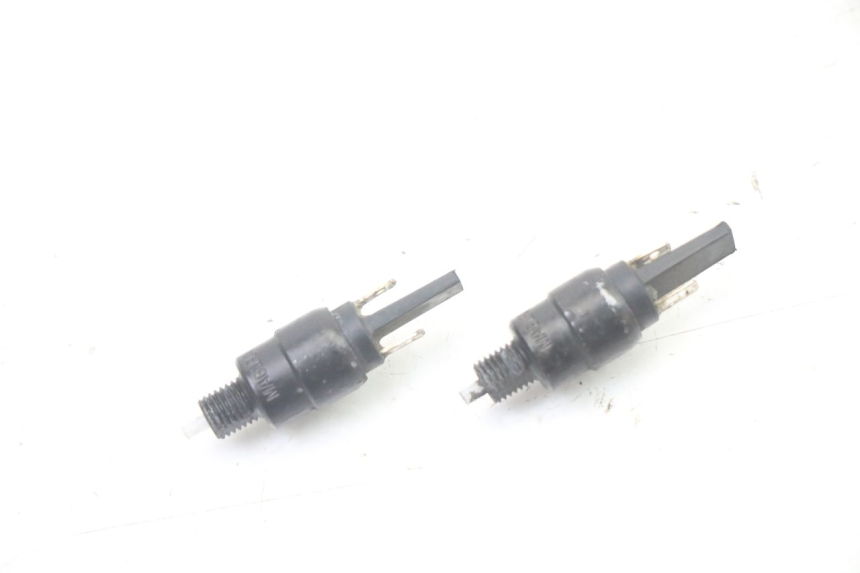 photo de LUZ FRENO INTERRUPTOR APRILIA SCARABEO GT TOURING 125 (1999 - 2005) - Vista principal