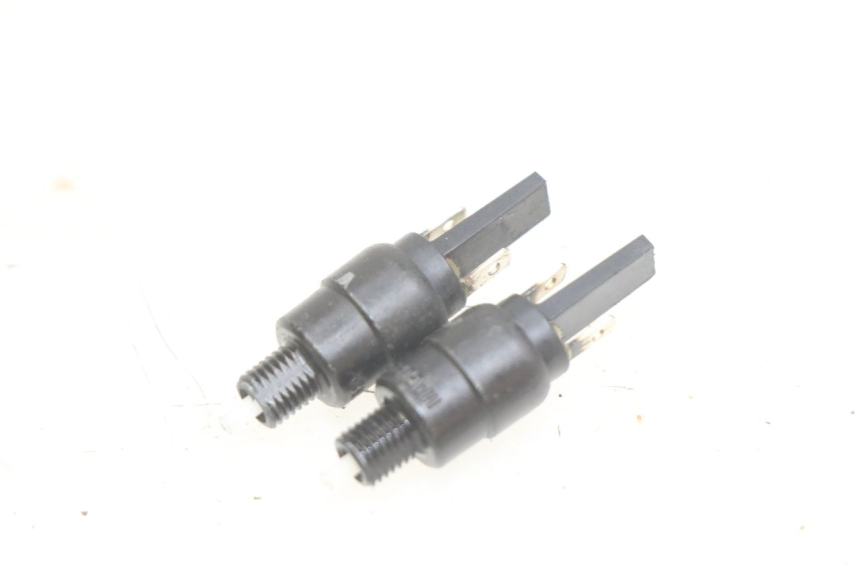 photo de INTERRUPTOR DE LUZ DE FRENO APRILIA SCARABEO LIGHT 125 (2007 - 2011) - Vista principal