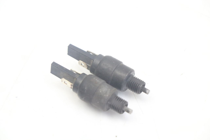 photo de LUZ FRENO INTERRUPTOR APRILIA SCARABEO 100 (2003 - 2012) - Detalle de la pieza
