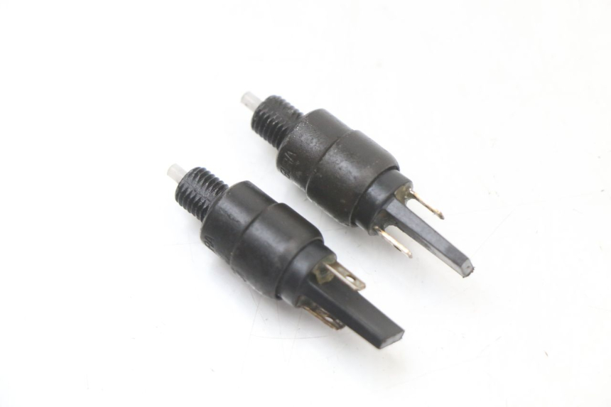 photo de LUZ FRENO INTERRUPTOR APRILIA SR CARB LC 2T 50 (2004 - 2012) - Detalle de la pieza