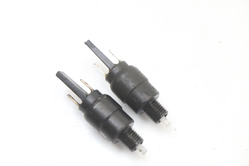 photo de LUZ FRENO INTERRUPTOR APRILIA SR CARB LC 2T 50 (2004 - 2012) - Zoom estado de uso
