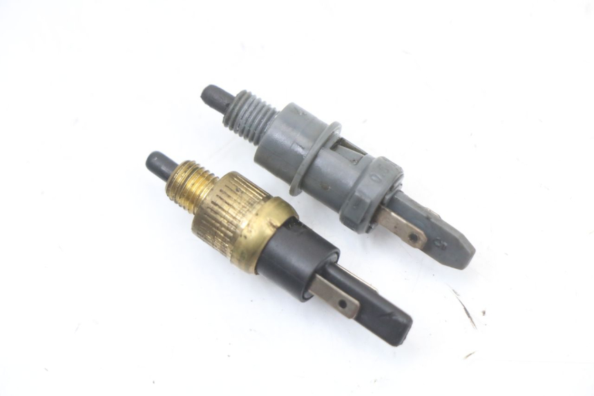 photo de LUZ FRENO INTERRUPTOR PEUGEOT STREETZONE I 2T 50 (2018 - 2020) - Detalle de la pieza