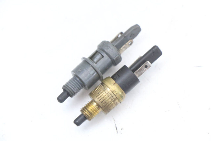 photo de LUZ FRENO INTERRUPTOR PEUGEOT STREETZONE I 2T 50 (2018 - 2020) - Zoom estado de uso