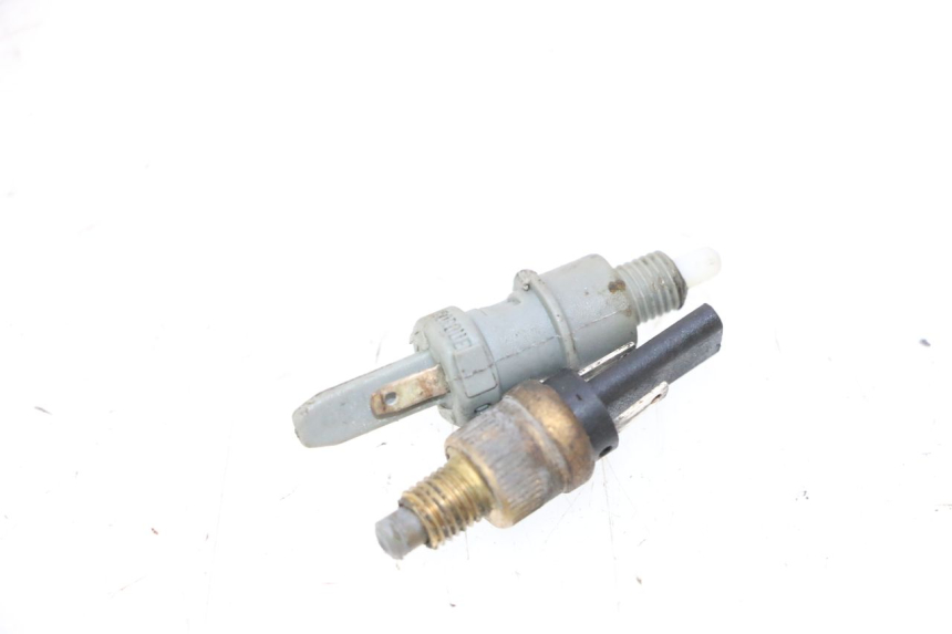 photo de INTERRUPTOR DE LUZ DE FRENO PEUGEOT TREKKER 50 (1995 - 2004) - Detalle de la pieza