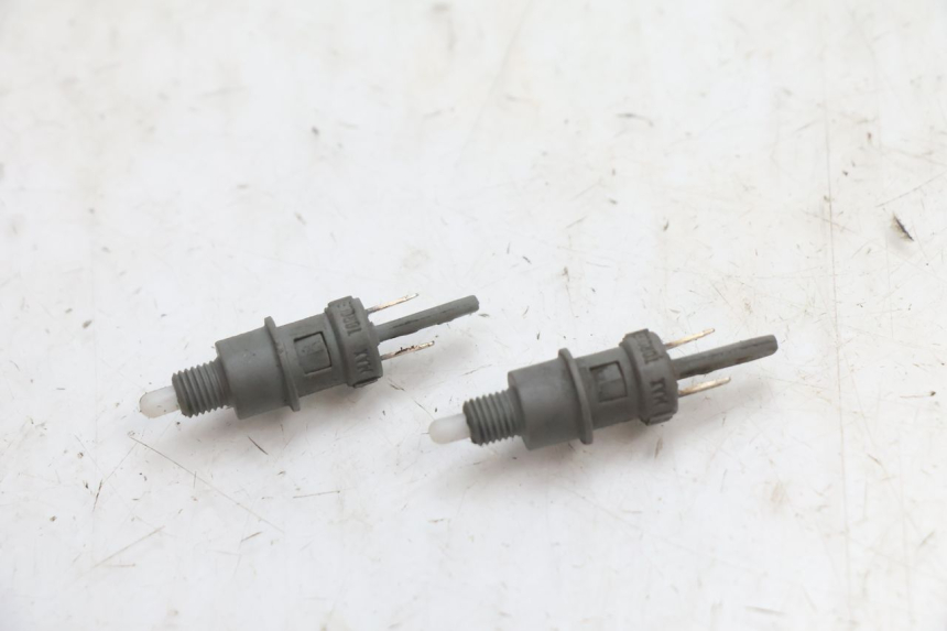 photo de LUZ FRENO INTERRUPTOR PIAGGIO TYPHOON 50 (2000 - 2009) - Vista principal