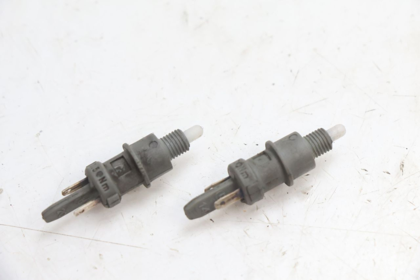 photo de LUZ FRENO INTERRUPTOR PIAGGIO TYPHOON 50 (2000 - 2009) - Detalle de la pieza