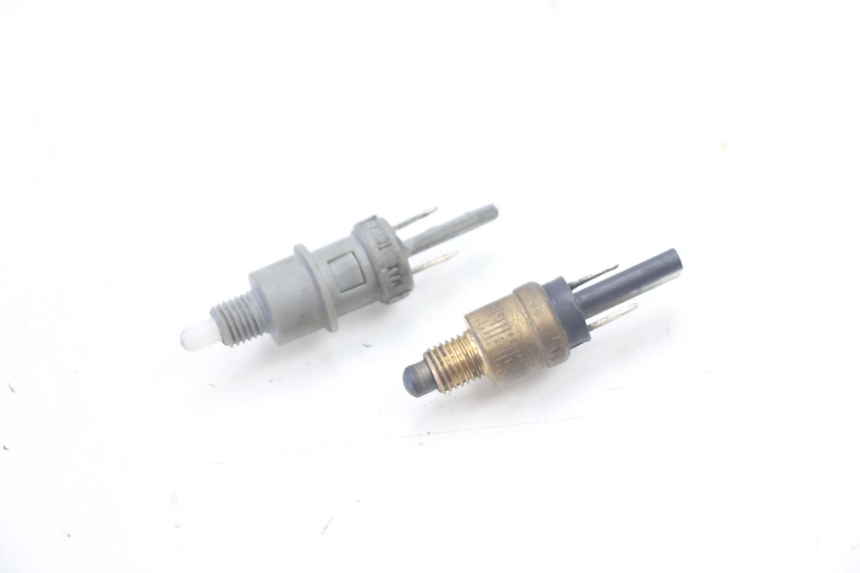 photo de LUZ FRENO INTERRUPTOR PIAGGIO TYPHOON 50 (1993 - 1999) - Vista principal