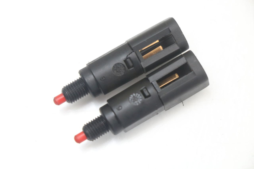 photo de LUZ FRENO INTERRUPTOR PIAGGIO VESPA LX 125 (2005 - 2010) - Zoom estado de uso