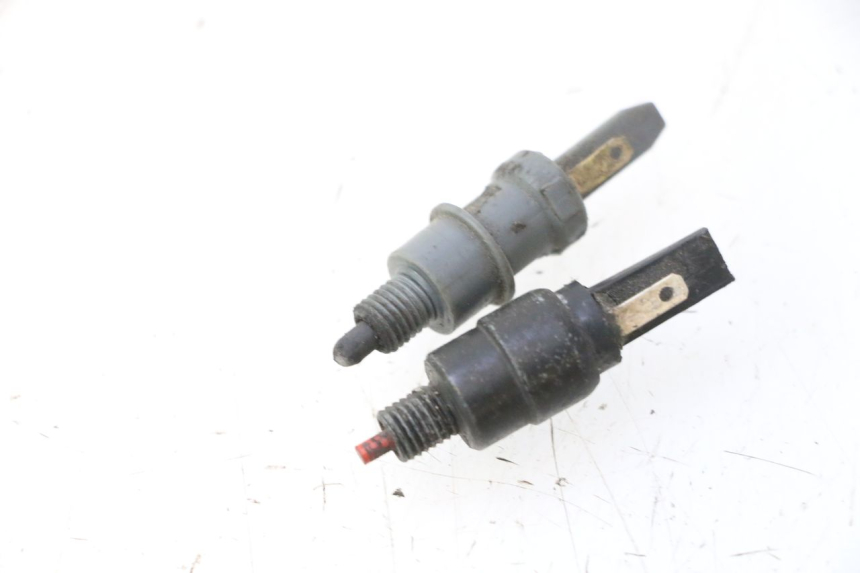 photo de INTERRUPTOR DE LUZ DE FRENO PIAGGIO VESPA PRIMAVERA 2T 50 (2013 - 2018) - Vista principal