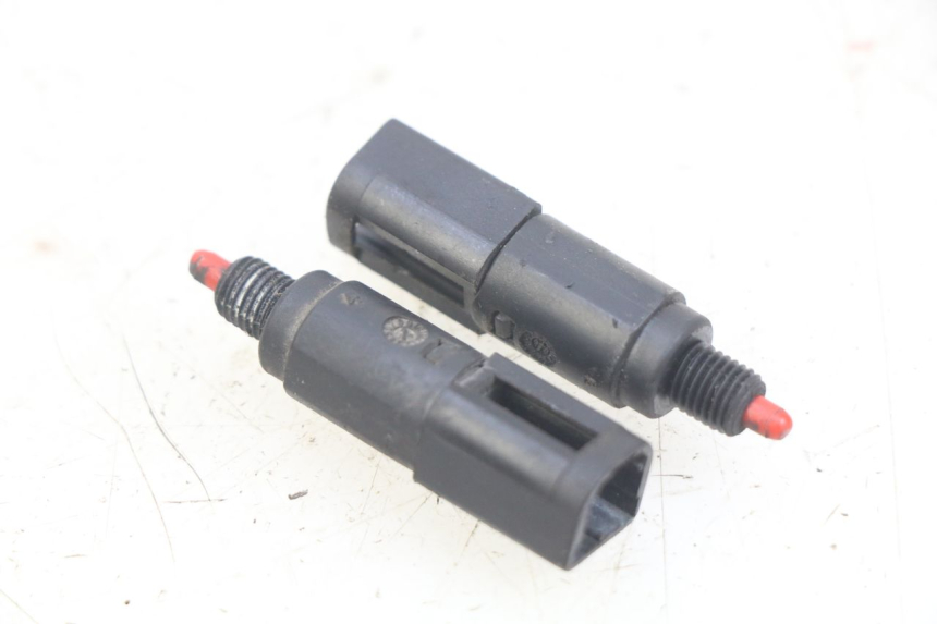 photo de INTERRUPTOR DE LUZ DE FRENO PIAGGIO VESPA S 2T 50 (2007 - 2014) - Vista principal