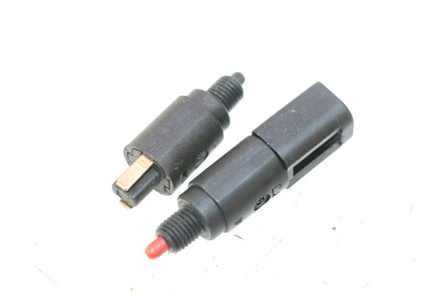 photo de INTERRUPTOR DE LUZ DE FRENO PIAGGIO VESPA S 2T 50 (2007 - 2014) - Vista principal