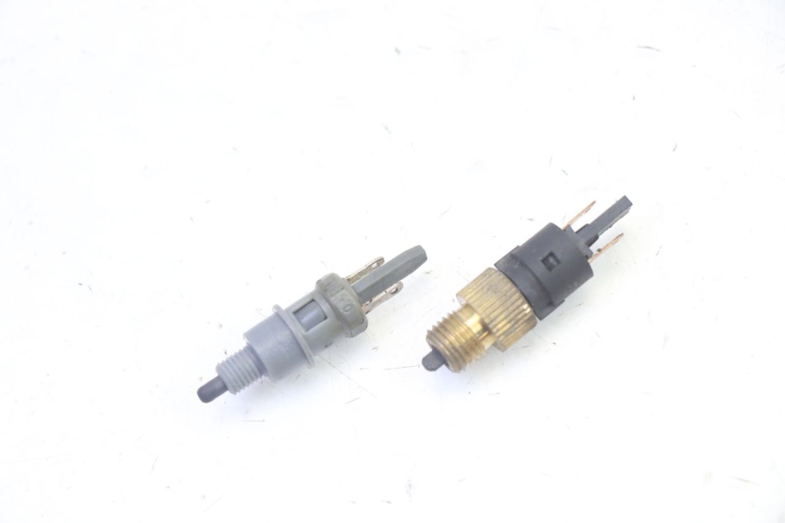 photo de LUZ FRENO INTERRUPTOR PEUGEOT VIVACITY NEW 4T 50 (2008 - 2017) - Vista principal