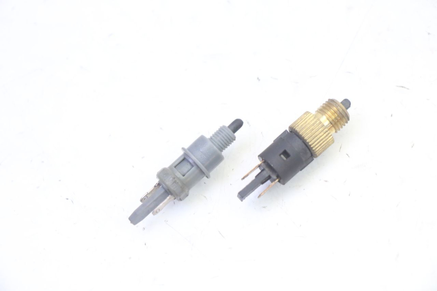 photo de LUZ FRENO INTERRUPTOR PEUGEOT VIVACITY NEW 4T 50 (2008 - 2017) - Zoom estado de uso