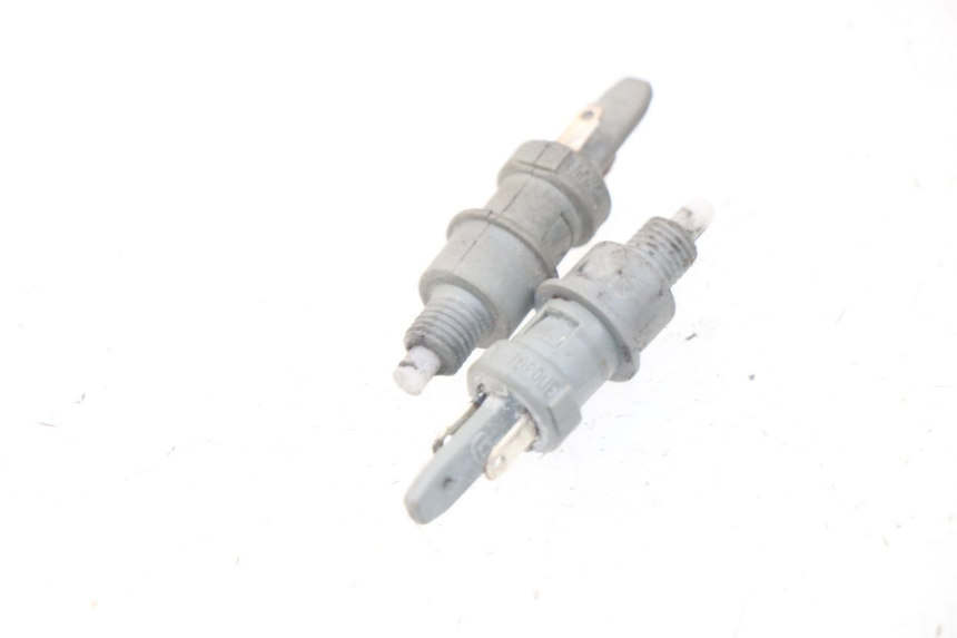 photo de LUZ FRENO INTERRUPTOR PEUGEOT VIVACITY 50 (2004 - 2009) - Detalle de la pieza