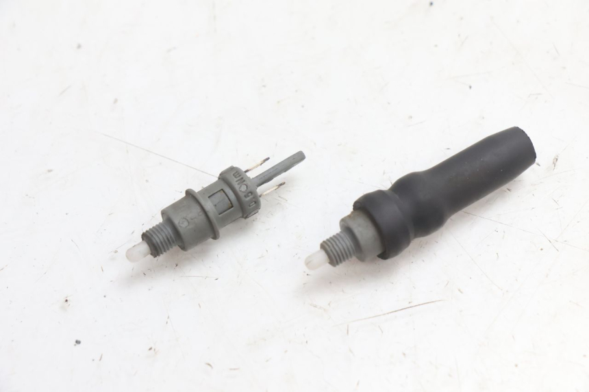 photo de INTERRUPTOR DE LUZ DE FRENO PEUGEOT VIVACITY 50 (1998 - 2003) - Vista principal