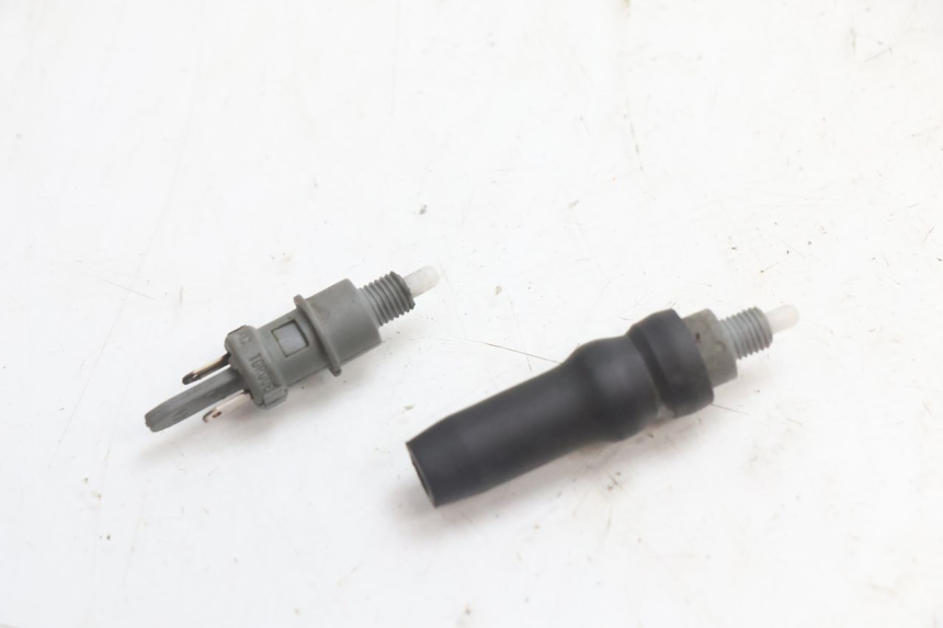 photo de INTERRUPTOR DE LUZ DE FRENO PEUGEOT VIVACITY 50 (1998 - 2003) - Detalle de la pieza